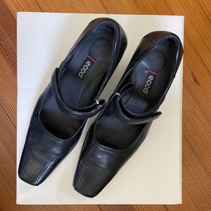 Black Ecco heels, Size 38
